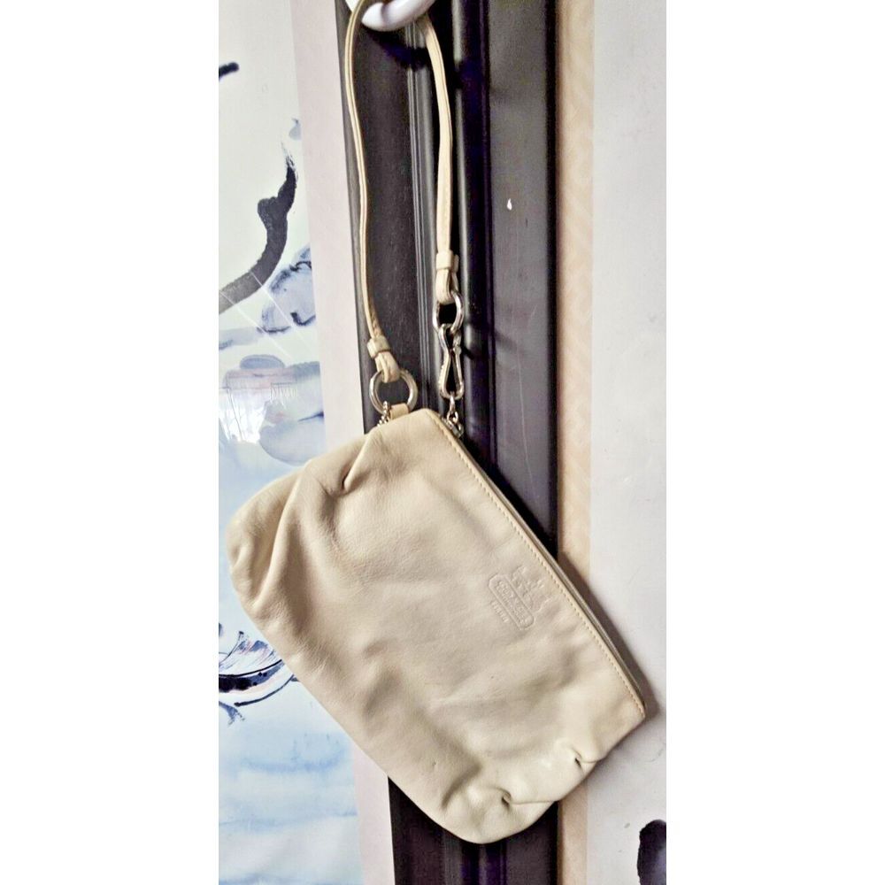 COACH Off white/Ivory  leather‎ upper Clutch handbag pleated 9" x 5" x1 "